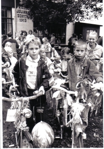 F12 Wildenborch, Oranjefeest 9, kinderoptocht 1989